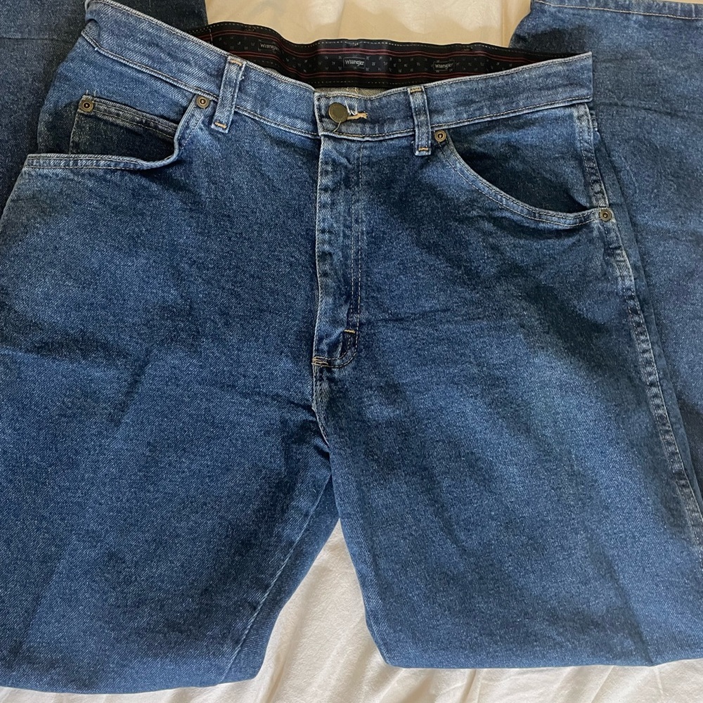 Dark denim wrangler jeans not worn before no stains is a baggy fit